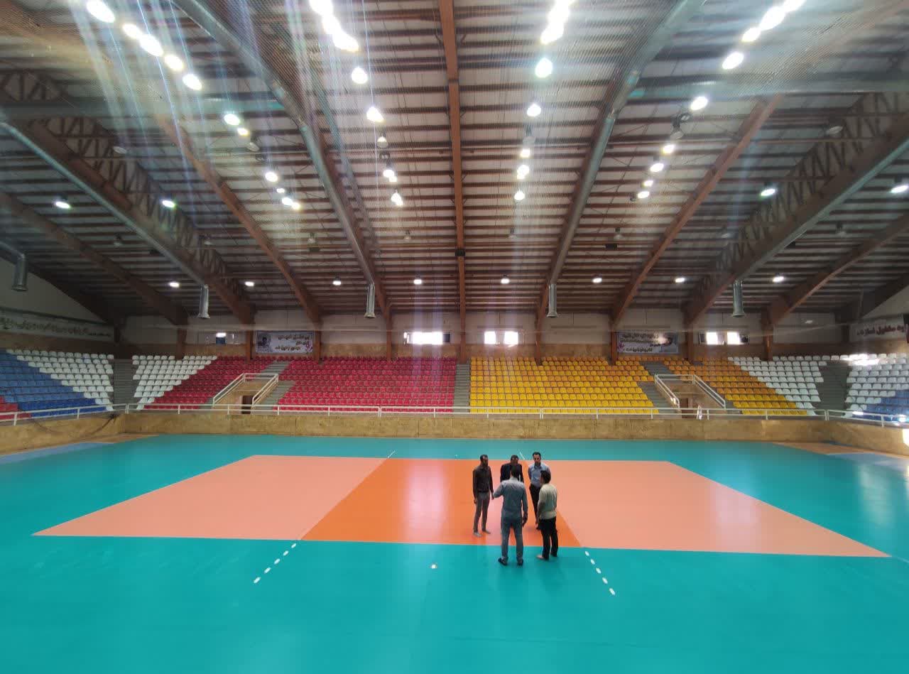 نصب کفپوش و آمادگی کامل سالن های محل برگزاری بیست و دومین دوره مسابقات والیبال قهرمانی مردان آسیا