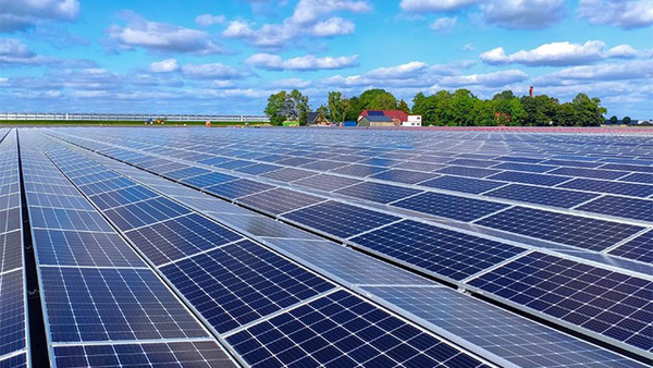 معاون رئیس‌جمهور: مزارع خورشیدی در روستاها راه اندازی می‌شود