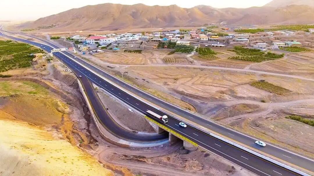 عملیات راه‌سازی در بیش از ۶۰۰ کیلومتر از محورهای مواصلاتی آذربایجان‌غربی