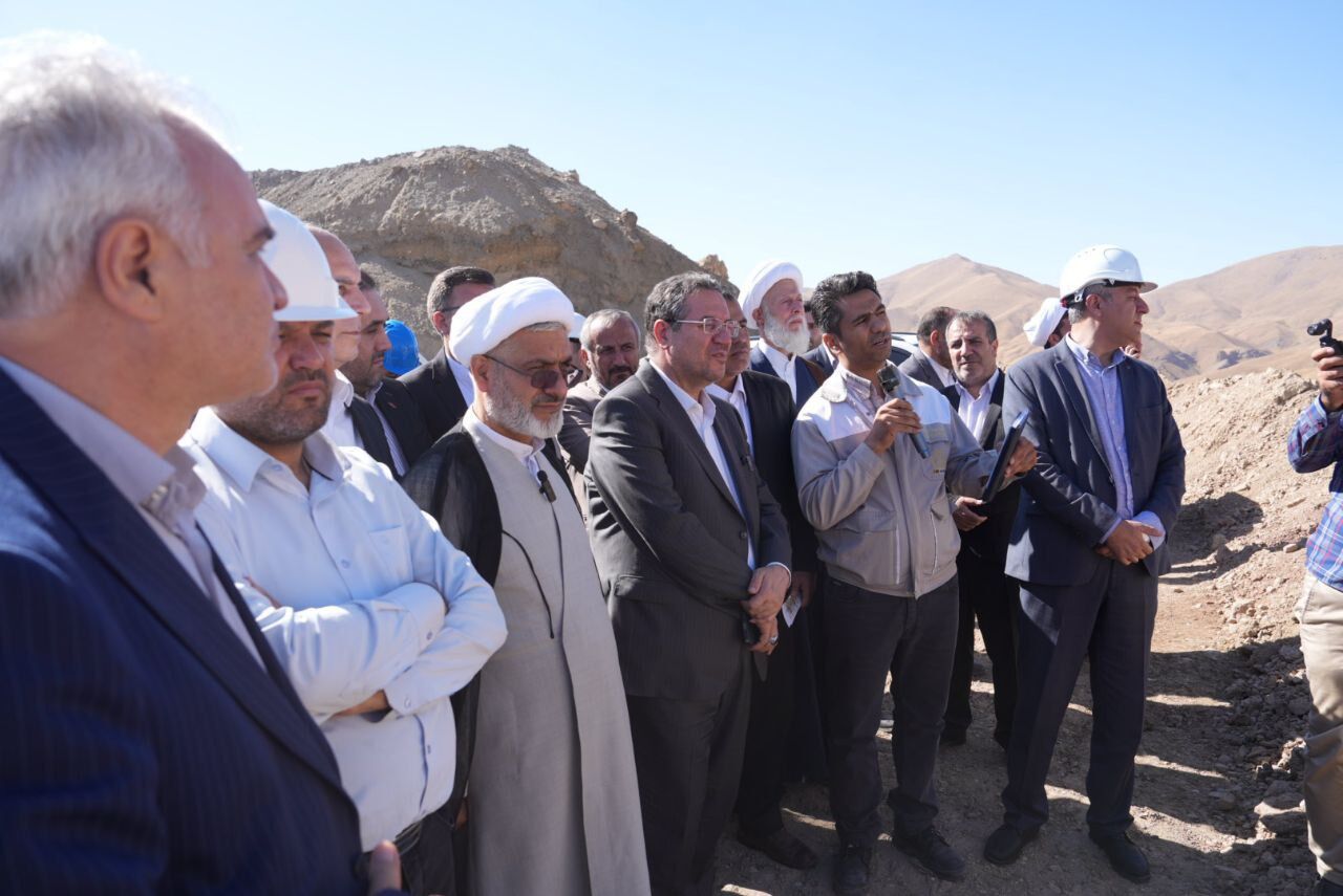 استاندار آذربایجان‌غربی از مجموعه طلای زره‌شوران در تکاب بازدید کرد