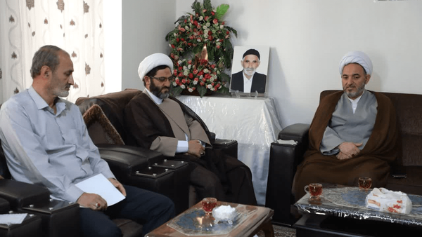 دیدار با خانواده شهدا فرصتی برای بازخوانی آرمان‌های انقلاب اسلامی است