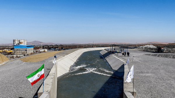 کانال آبرسانی بادین‌آباد زهکشی می‌شود