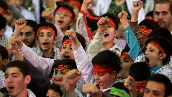 سیزده آبان و روایت سیزده‌ساله‌ها