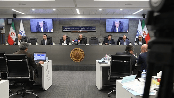 وزیر اقتصاد: ارز باید یک یا دو نرخ داشته باشد