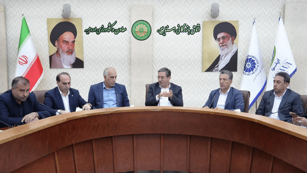 استاندار آذربایجان غربی: نباید اجازه دهیم تصمیم‌گیری ها به تهران واگذار شود