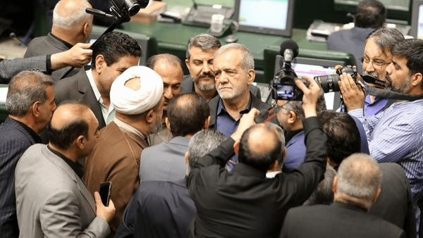 تذکر مهم رهبر انقلاب به جریان‌های سیاسی درباره آرامش روانی جامعه