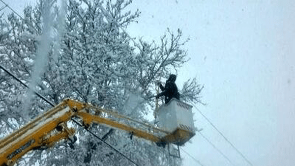 برقراری دوباره برق ۶۰ روستای مهاباد پس از بارش شدید برف